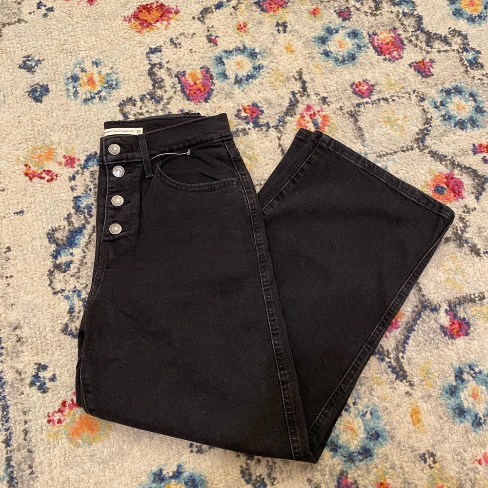 *NWT* LEVI Mile High Cropped